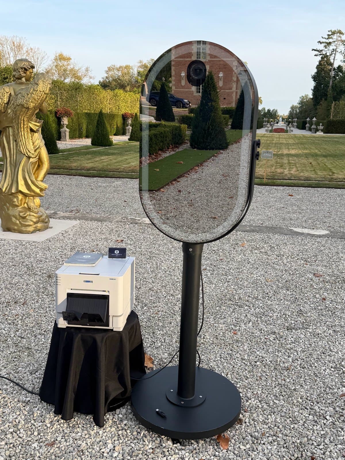 Photobooth miroir et son imprimante DNP dans les jardins d'un château
